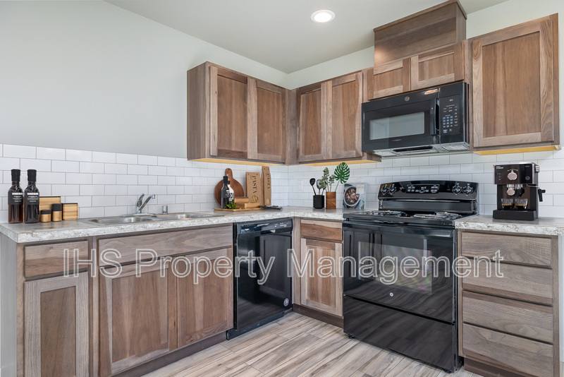 Townhouse for rent at 2511 Ronan St #A, Pasco, WA 99301