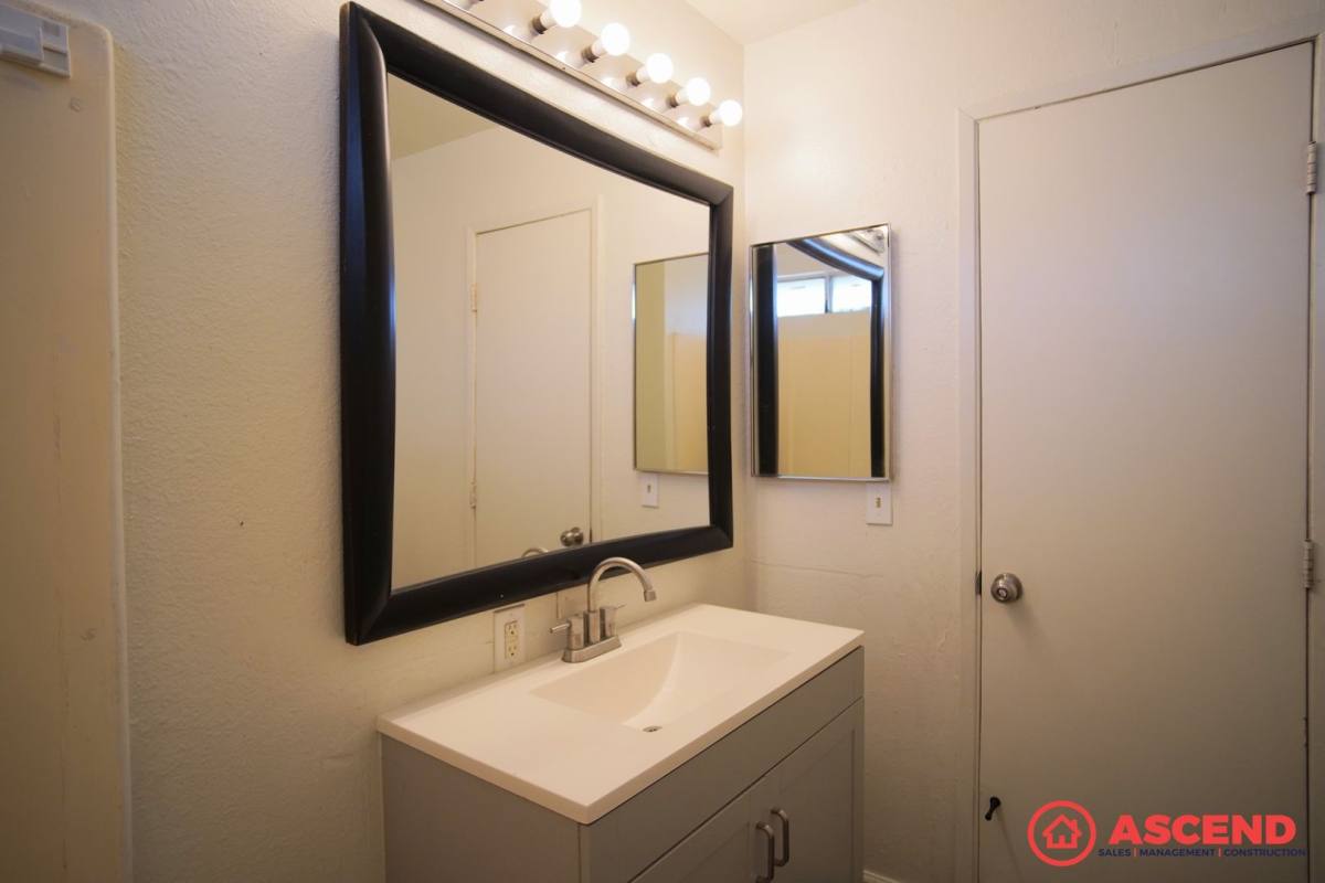 Apartment for rent at 224 Washington Ave, Bakersfield, CA 93308