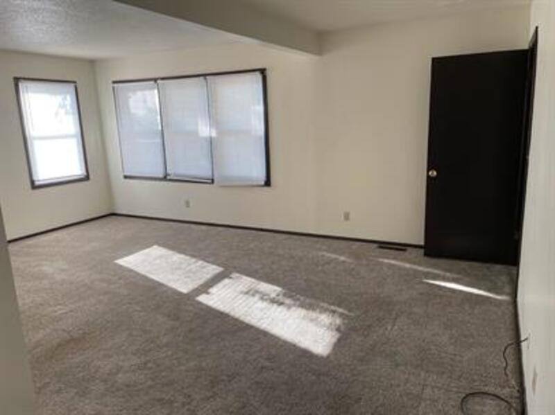 Apartment for rent at 512 Breezy Point Dr #12, Clinton, IA 52732