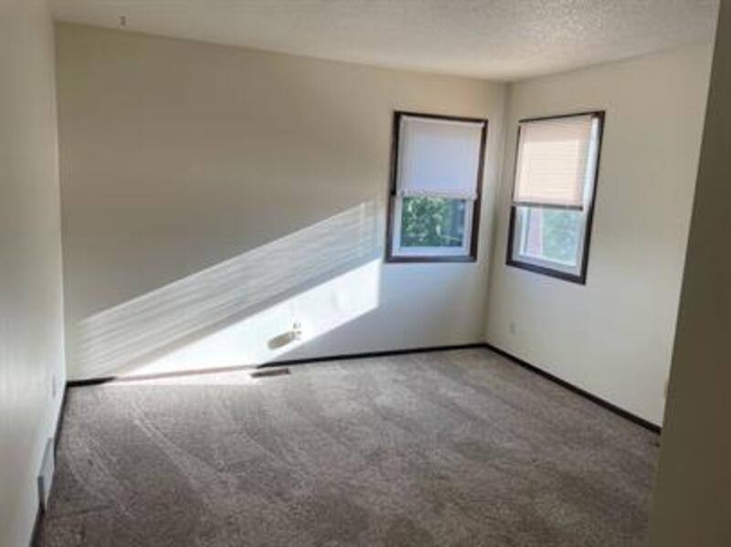Apartment for rent at 512 Breezy Point Dr #12, Clinton, IA 52732