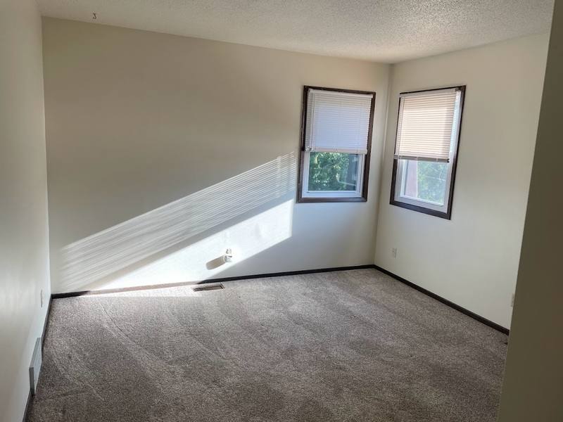 Apartment for rent at 512 Breezy Point Dr #12, Clinton, IA 52732