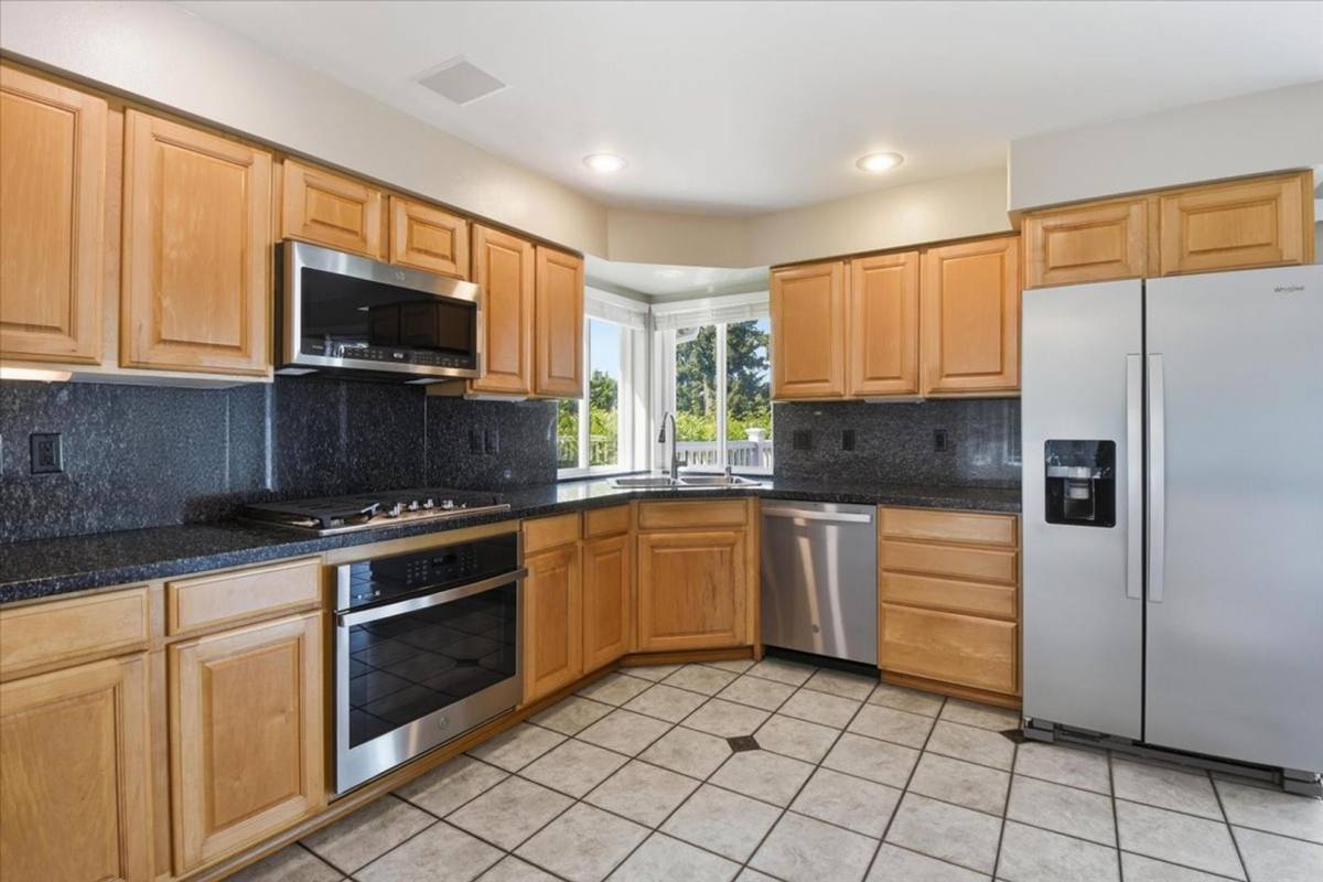 House for rent at 7622 80th Ave NE, Marysville, WA 98270