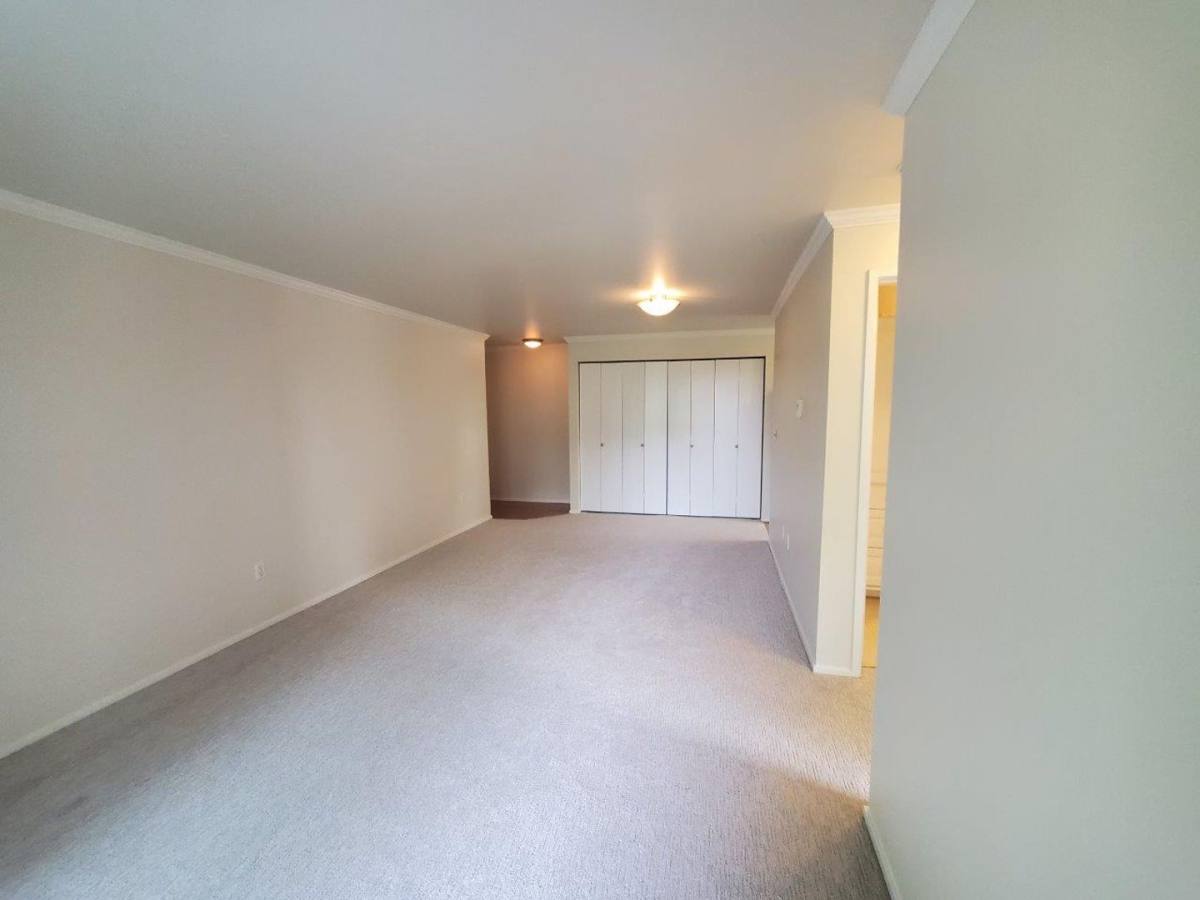 Condo for rent at 160 Lee St, Seattle, WA 98109