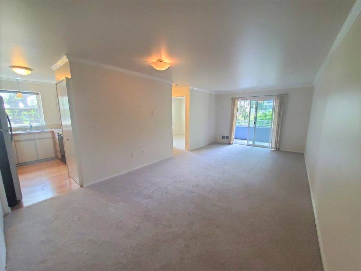 Condo for rent at 160 Lee St, Seattle, WA 98109