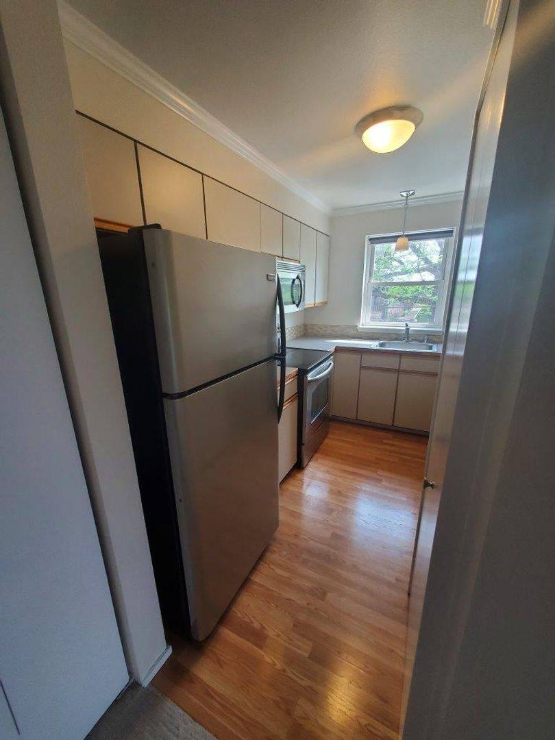 Condo for rent at 160 Lee St, Seattle, WA 98109