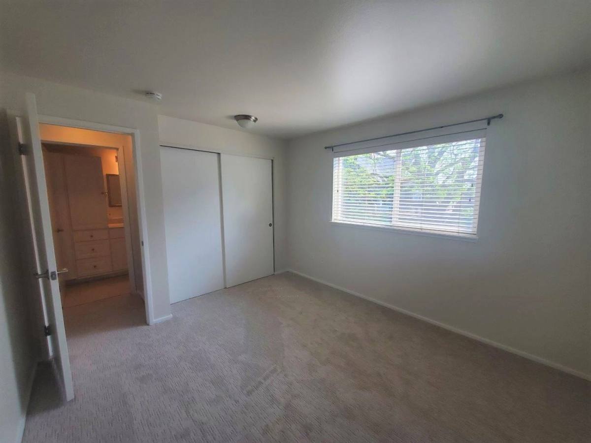 Condo for rent at 160 Lee St, Seattle, WA 98109