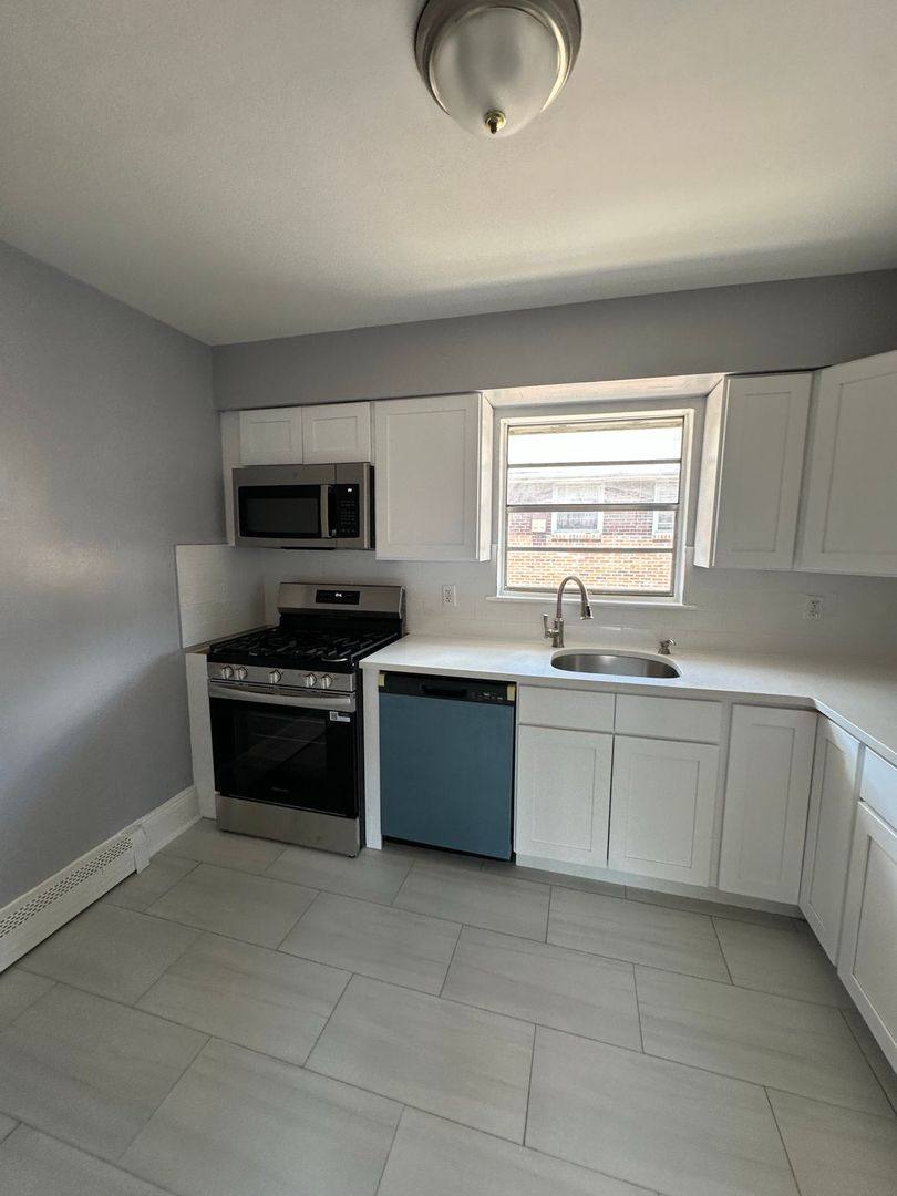 Apartment for rent at 130-134 Stuyvesant Ave, Lyndhurst, NJ 07071
