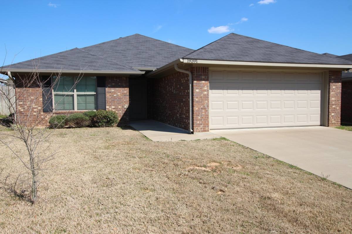 Townhouse for rent at 19391 King Ranch Dr, Flint, TX 75762