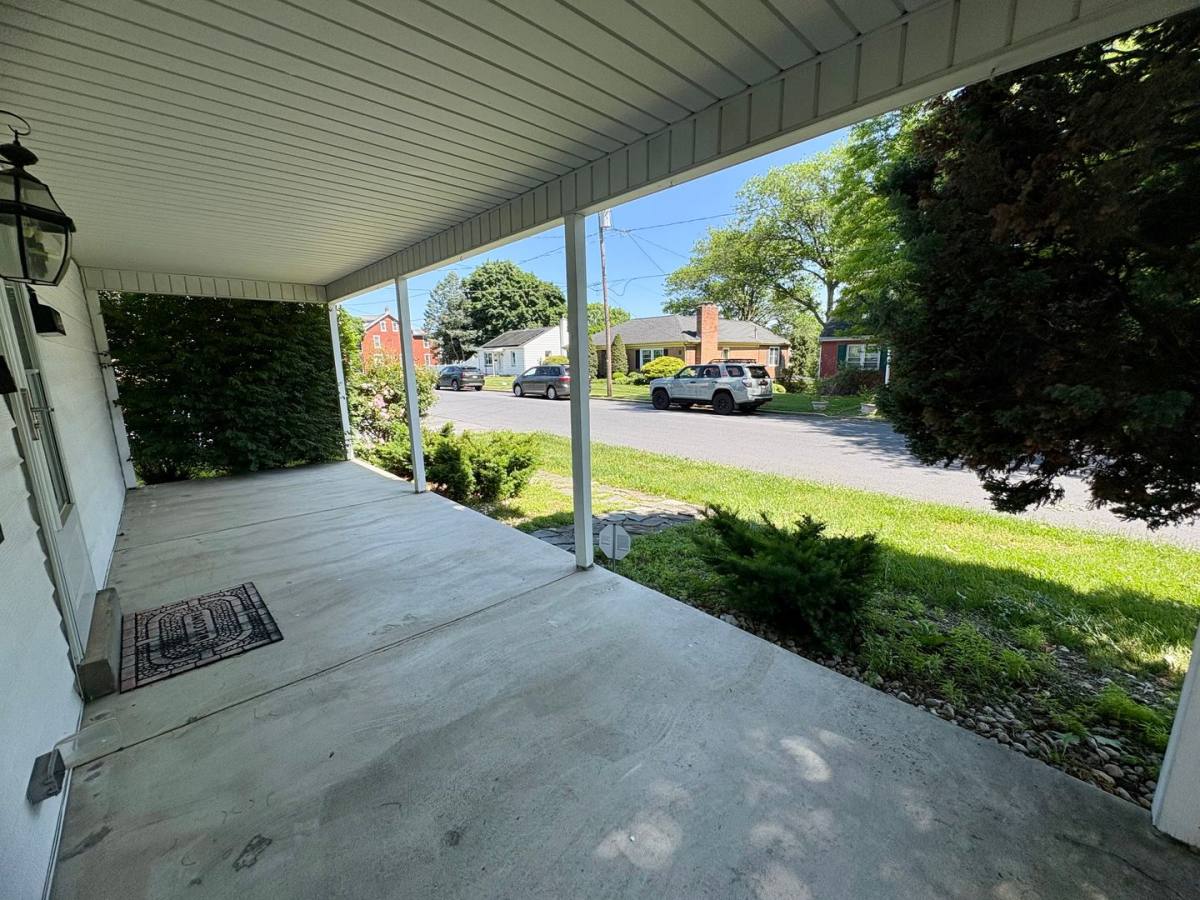 House for rent at 6550 Somerset St, Harrisburg, PA 17111