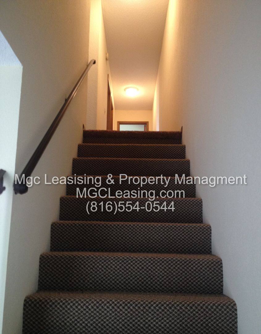 Townhouse for rent at 3557-3563 NE Independence Circle, Lees Summit, MO 64064