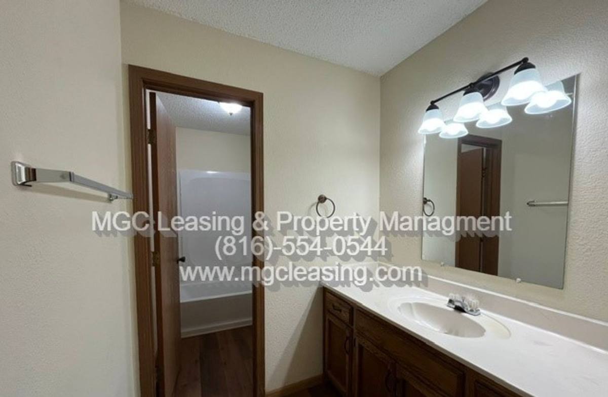 Townhouse for rent at 3557-3563 NE Independence Circle, Lees Summit, MO 64064