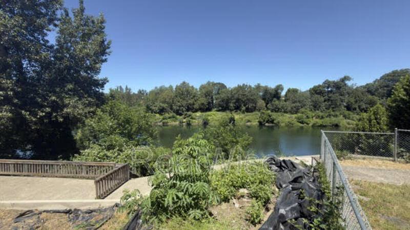 House for rent at 335 W Birch Court, Roseburg, OR 97471