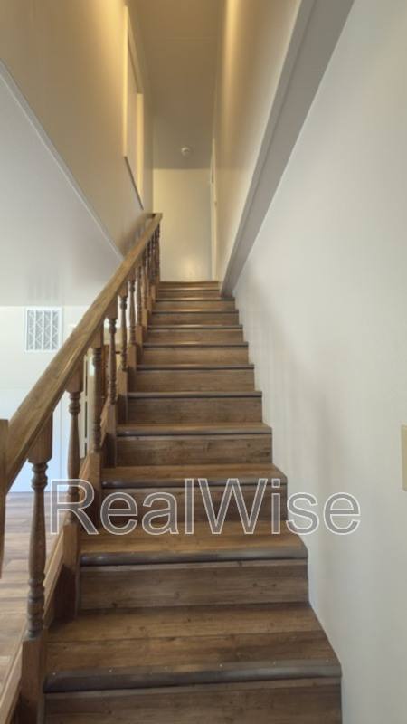 House for rent at 335 W Birch Court, Roseburg, OR 97471