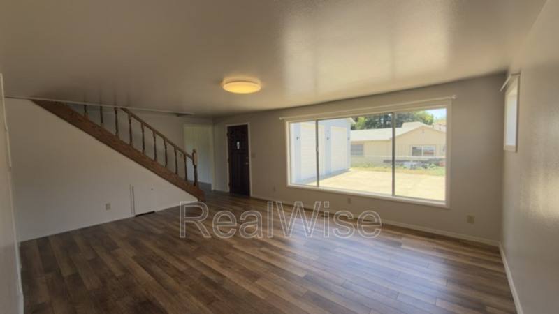 House for rent at 335 W Birch Court, Roseburg, OR 97471