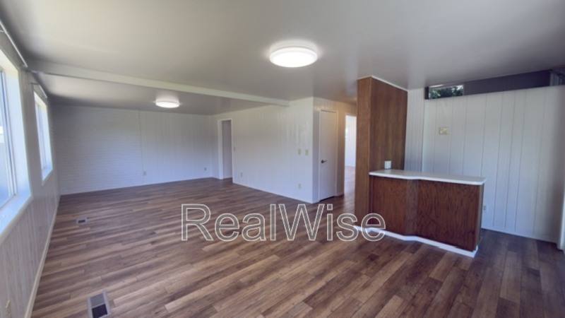 House for rent at 335 W Birch Court, Roseburg, OR 97471