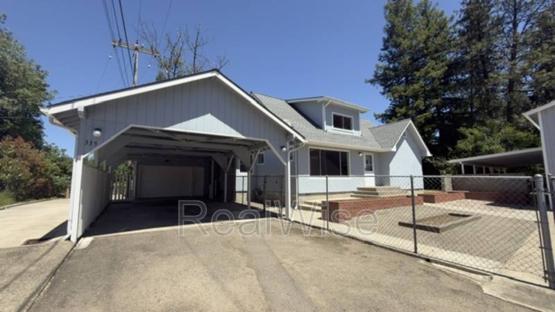 House for rent at 335 W Birch Court, Roseburg, OR 97471