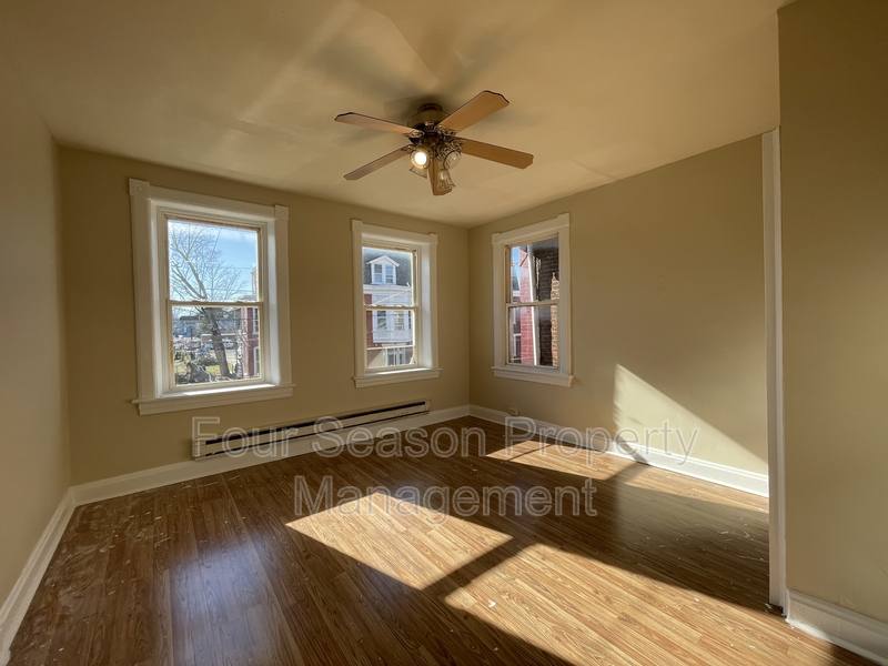 Apartment for rent at 616 W Franklin St #2, Hagerstown, MD 21740