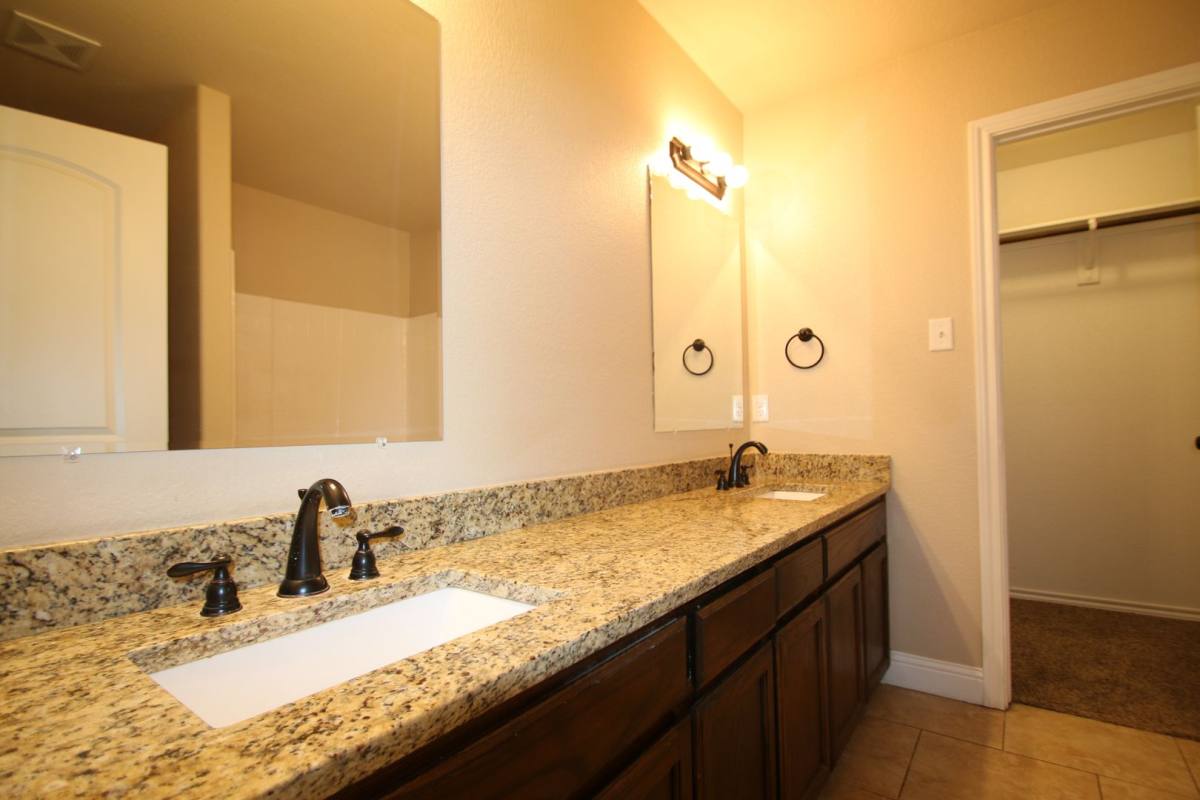 Apartment for rent at 131 Sunburst Court, Weatherford, TX 76087