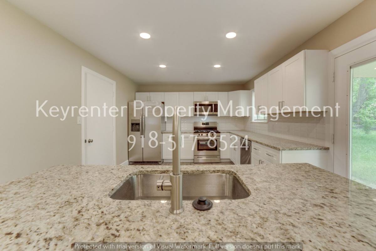 House for rent at 11621 N 103rd E Ave, Collinsville, OK 74021