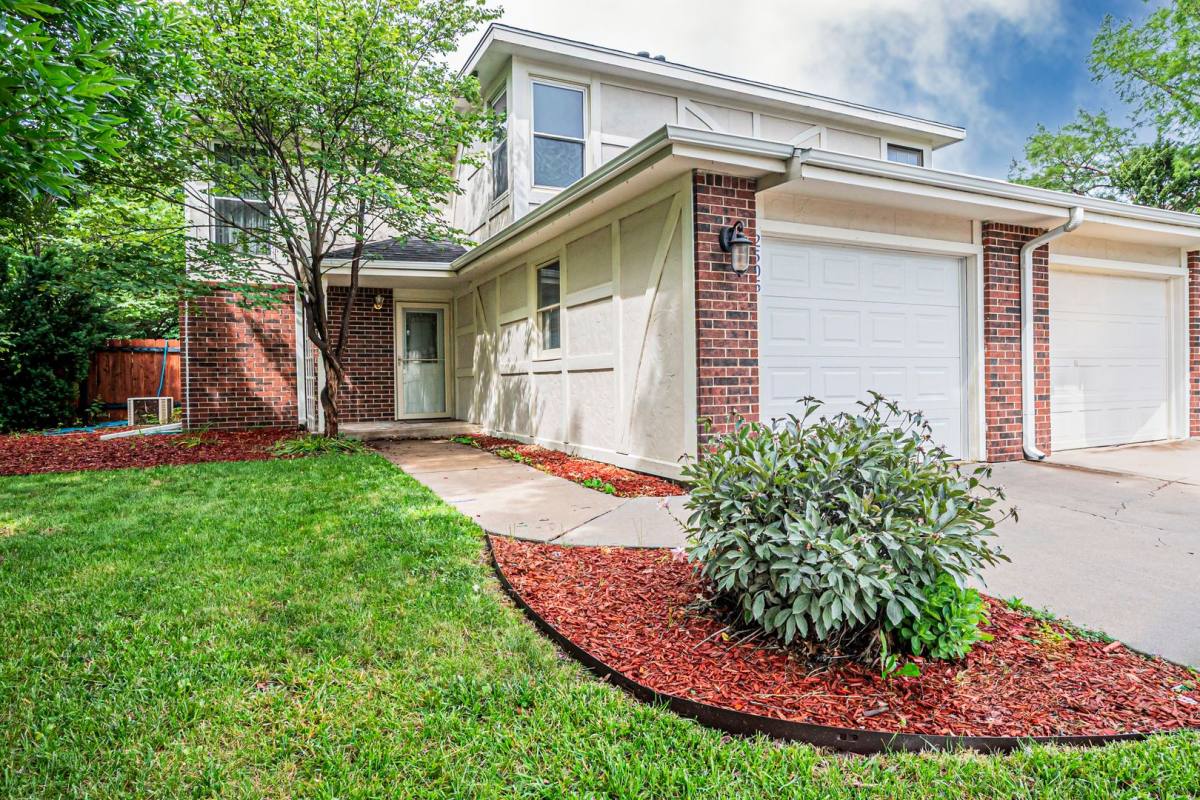 Apartment for rent at 2505 Candlewood Dr, Manhattan, KS 66503