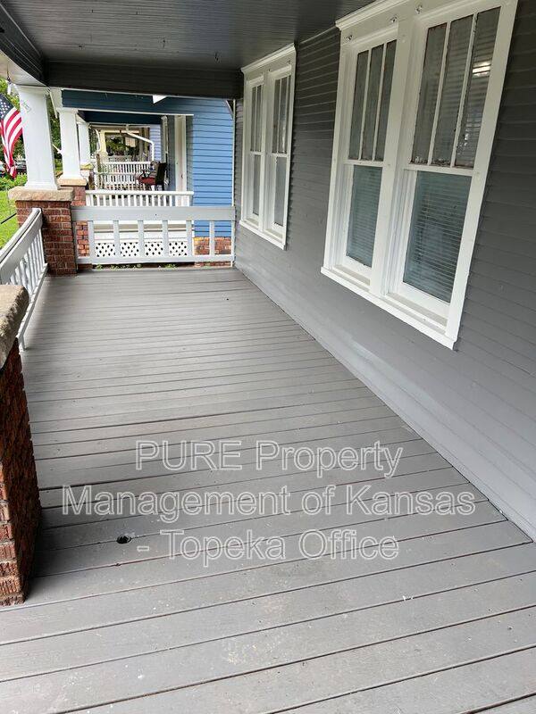 House for rent at 937 SW Jewell Ave, Topeka, KS 66606