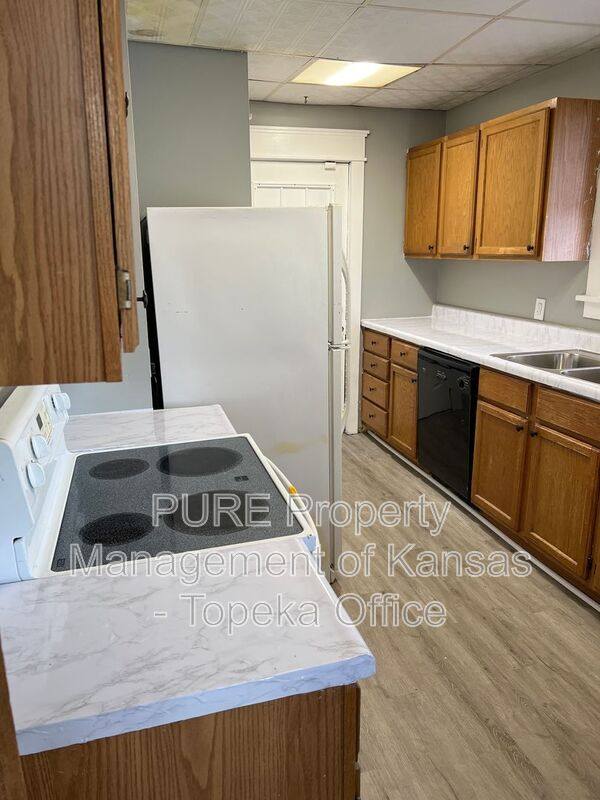 House for rent at 937 SW Jewell Ave, Topeka, KS 66606