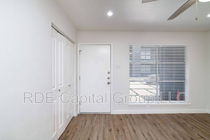 Apartment for rent at 2722 Throckmorton St #210, Dallas, TX 75219