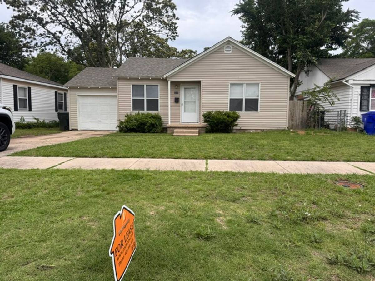 House for rent at 911 Nebraska St, Norman, OK 73069