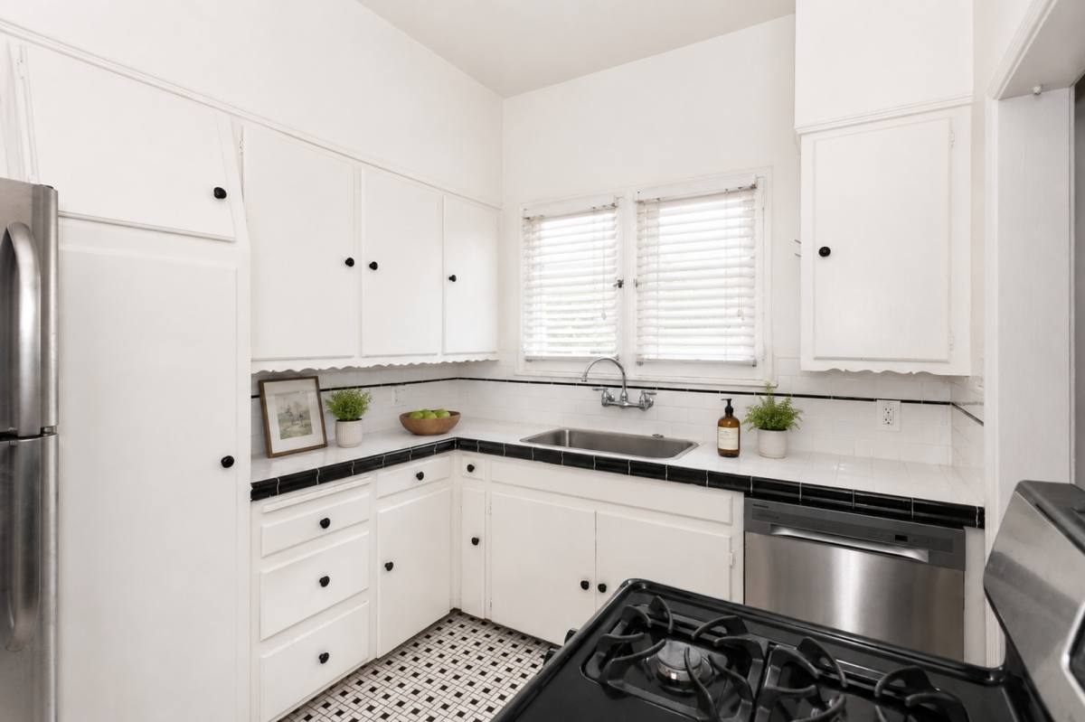 Apartment for rent at 6313 Orange St, Los Angeles, CA 90048