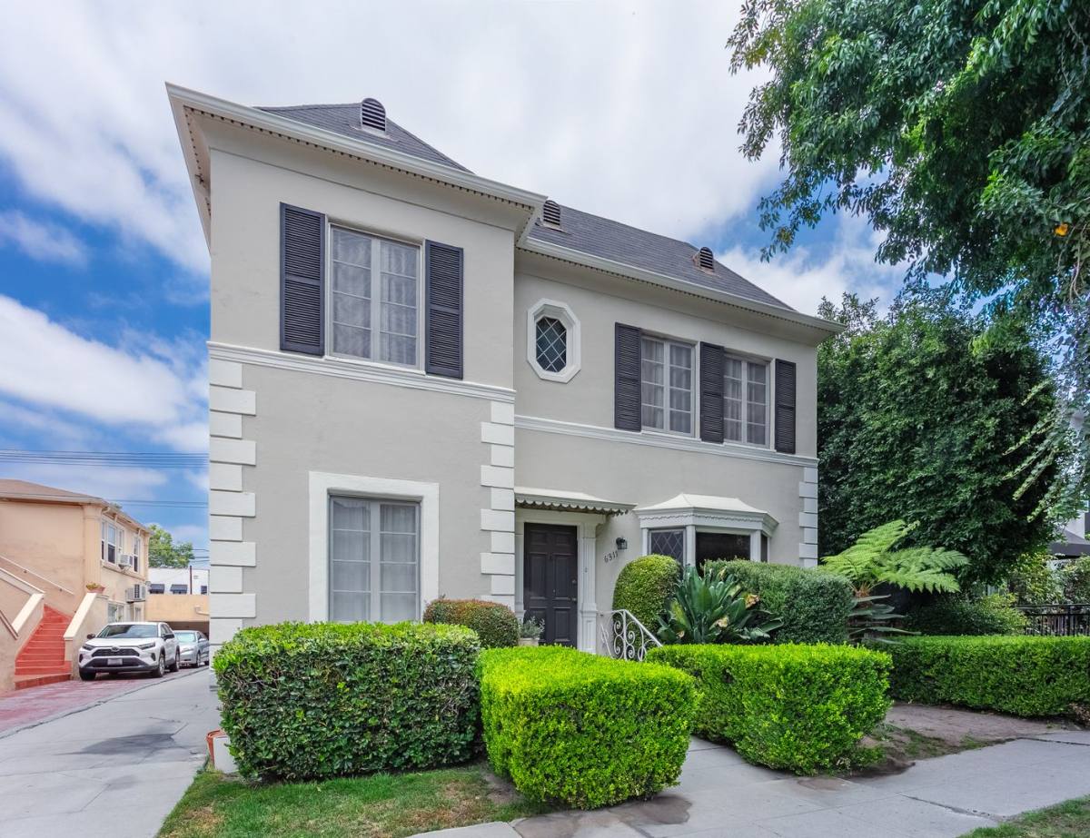 Apartment for rent at 6313 Orange St, Los Angeles, CA 90048
