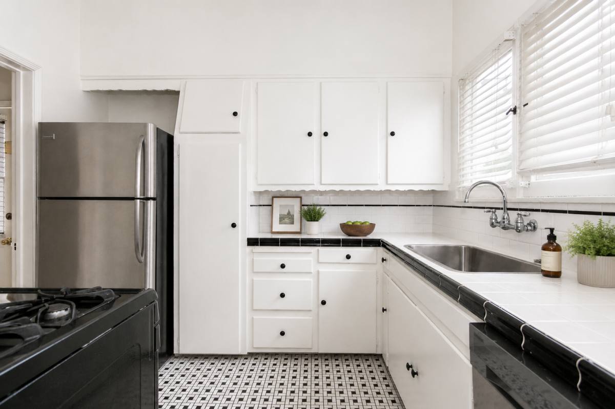 Apartment for rent at 6313 Orange St, Los Angeles, CA 90048