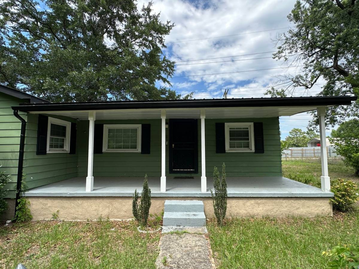 House for rent at 420 W Mountain Dr, Fayetteville, NC 28306