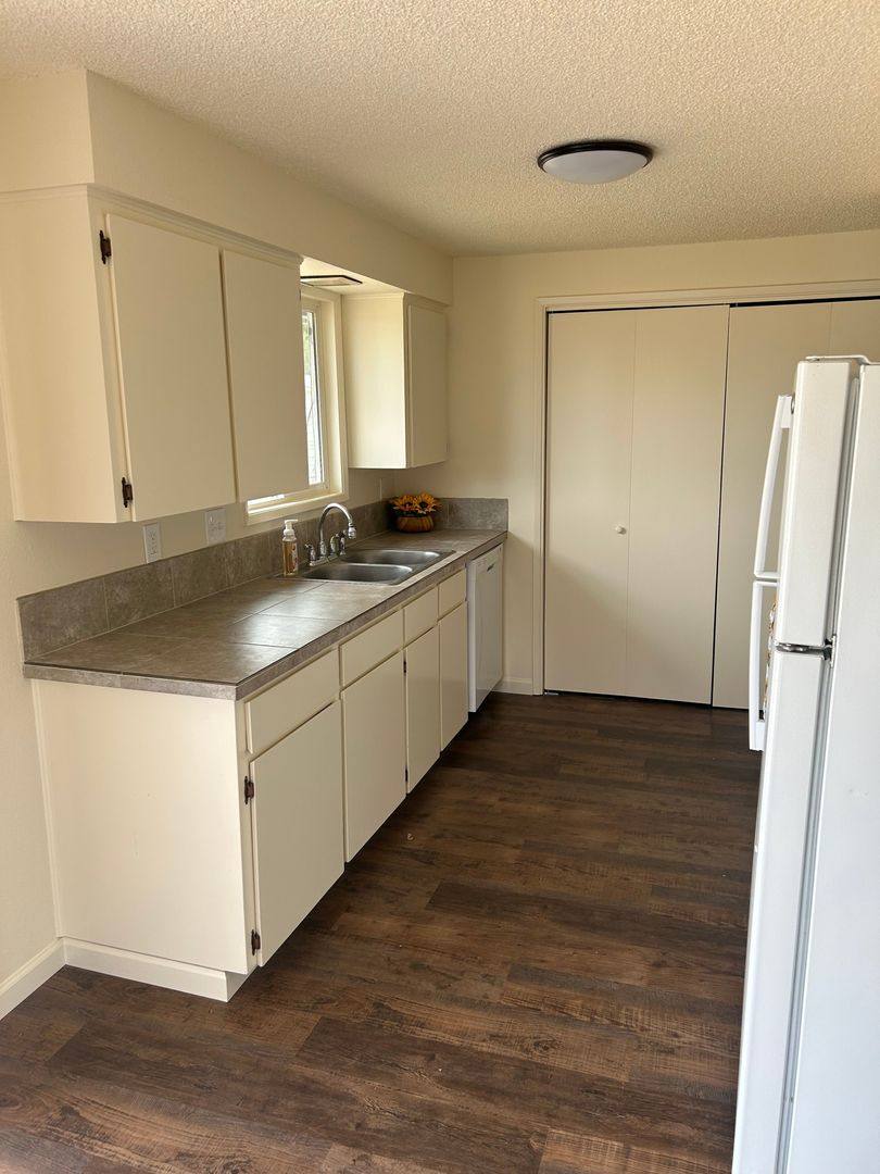 Apartment for rent at 1208 Newberg Highway, Woodburn, OR 97071