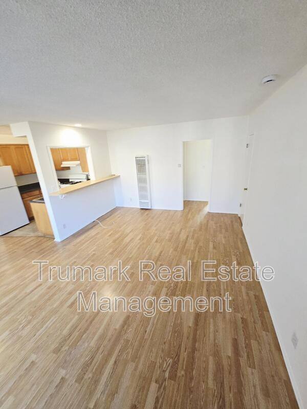 Apartment for rent at 332 Cornell Dr #F, Burbank, CA 91504