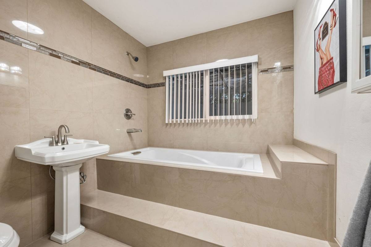 Apartment for rent at 1425 S Via Soledad, Palm Springs, CA 92264