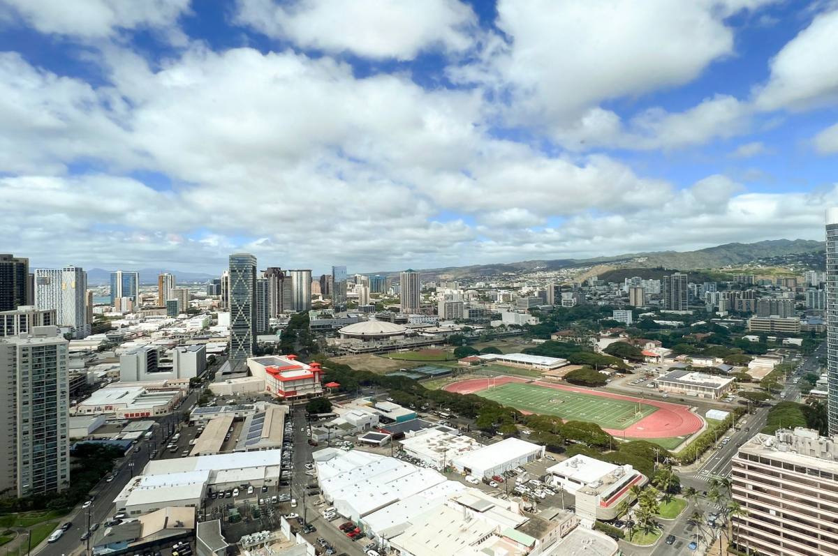 Apartment for rent at 1189 Waimanu St, Honolulu, HI 96814