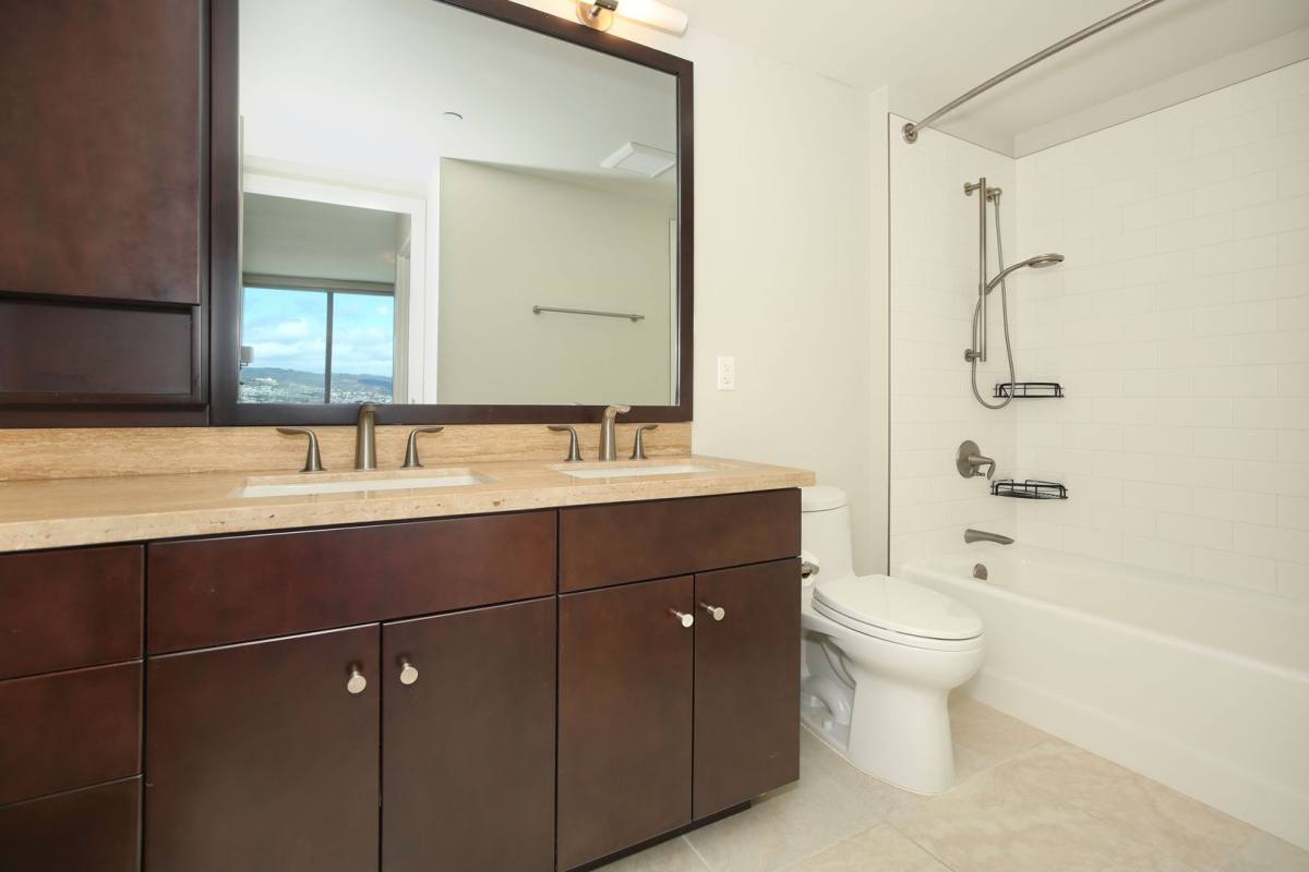 Apartment for rent at 1189 Waimanu St, Honolulu, HI 96814