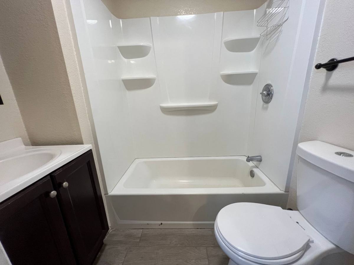 Apartment for rent at 186 S L St, Dinuba, CA 93618