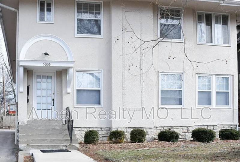 Apartment for rent at 5335 Holmes St #2F, Kansas City, MO 64110