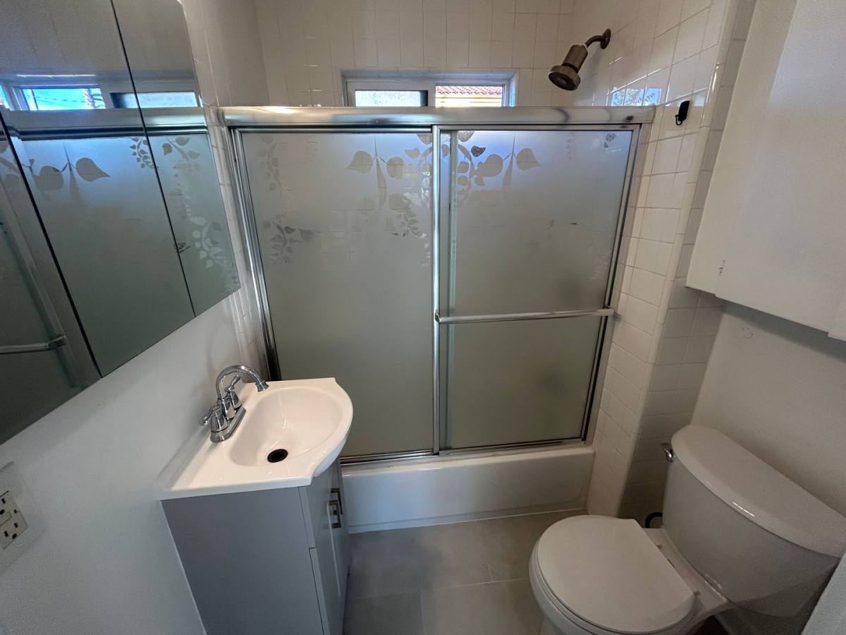 House for rent at 217 N Bel Aire Dr, Burbank, CA 91501