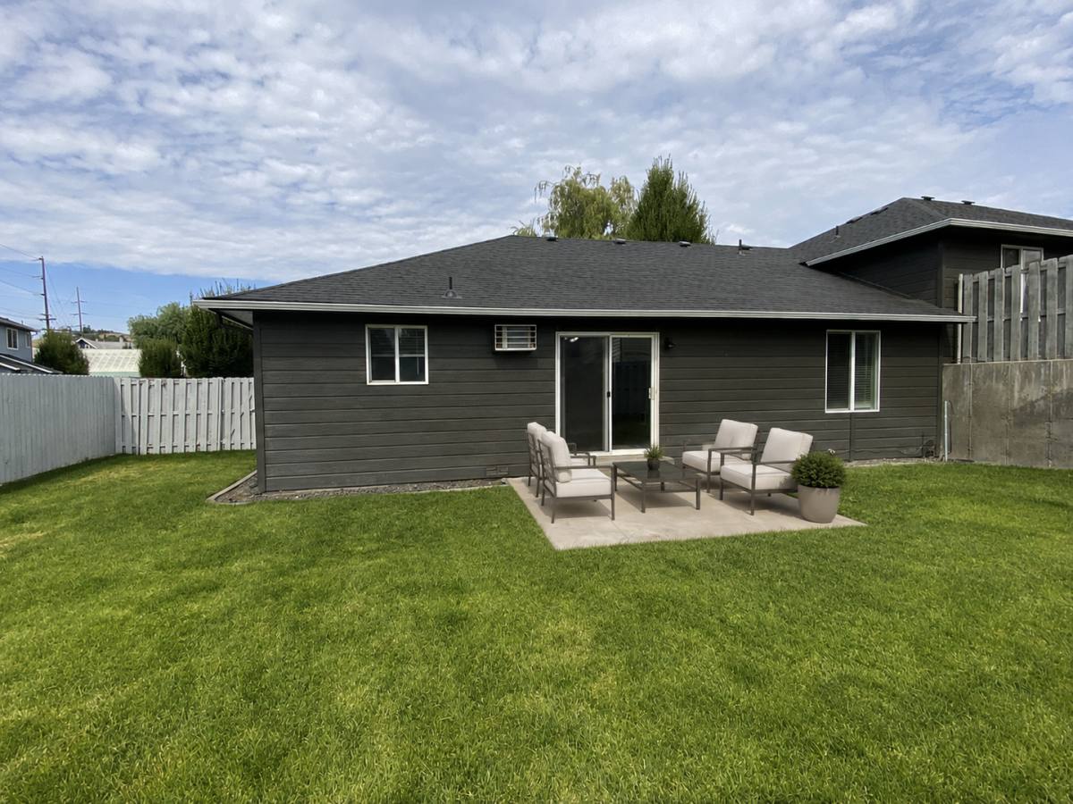 Apartment for rent at 904 Speyers Rd, Selah, WA 98942