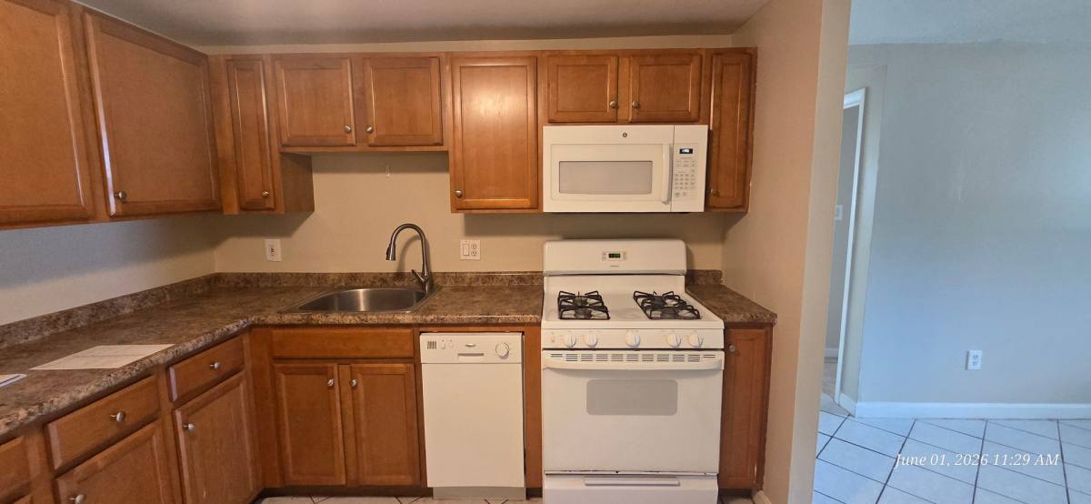 Apartment for rent at 11 Lancelot Court, Salem, NH 03079