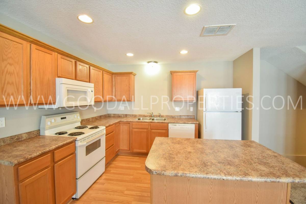 Townhouse for rent at 1140 Keystone Lane, Pleasant Hill, IA 50327