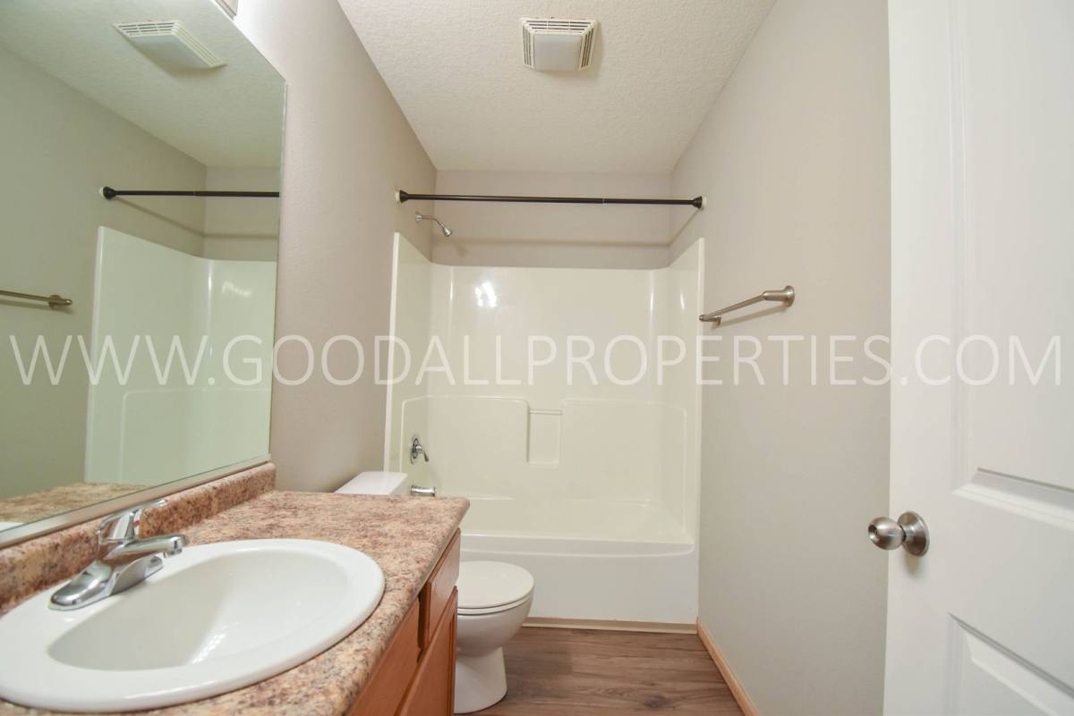 Townhouse for rent at 1140 Keystone Lane, Pleasant Hill, IA 50327