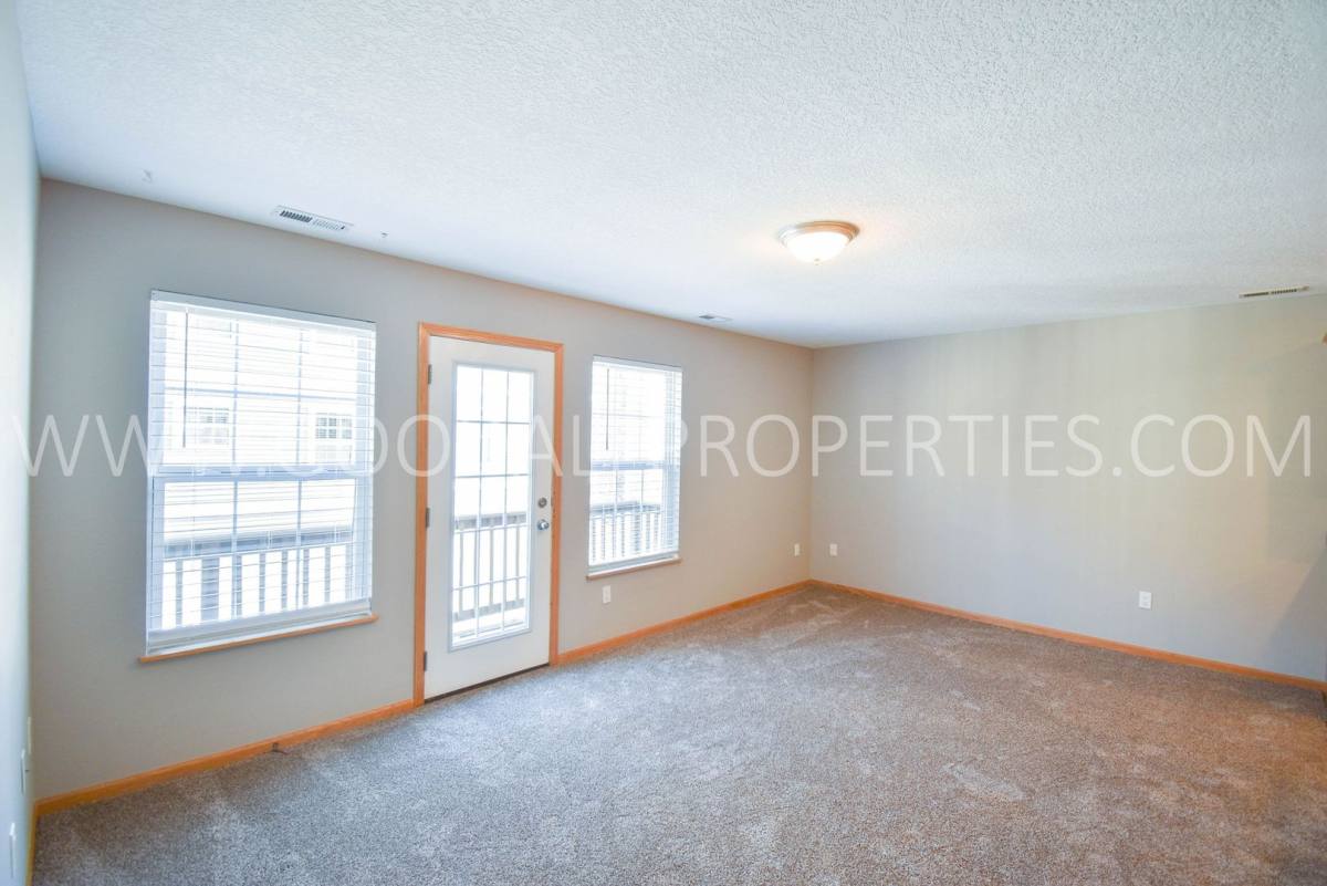 Townhouse for rent at 1140 Keystone Lane, Pleasant Hill, IA 50327