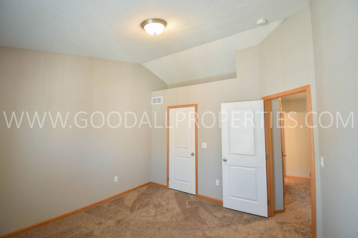 Townhouse for rent at 1140 Keystone Lane, Pleasant Hill, IA 50327