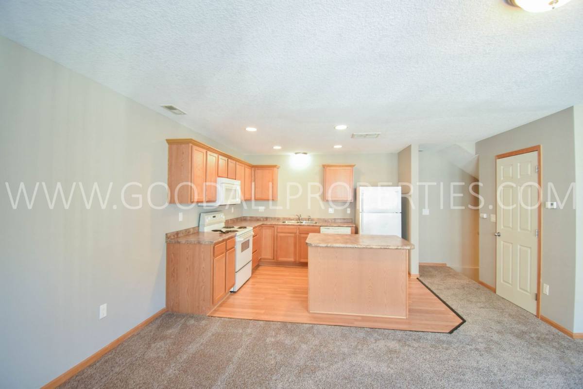 Townhouse for rent at 1140 Keystone Lane, Pleasant Hill, IA 50327