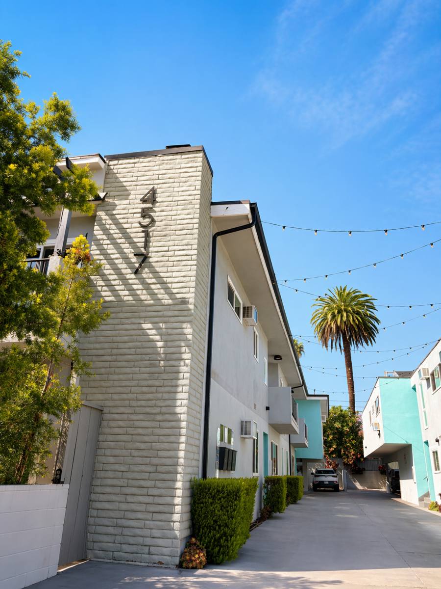 Apartment for rent at 4511-4517 Prospect Ave, Los Angeles, CA 90027