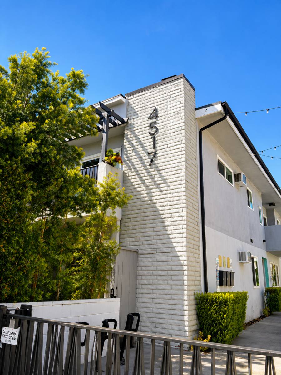 Apartment for rent at 4511-4517 Prospect Ave, Los Angeles, CA 90027