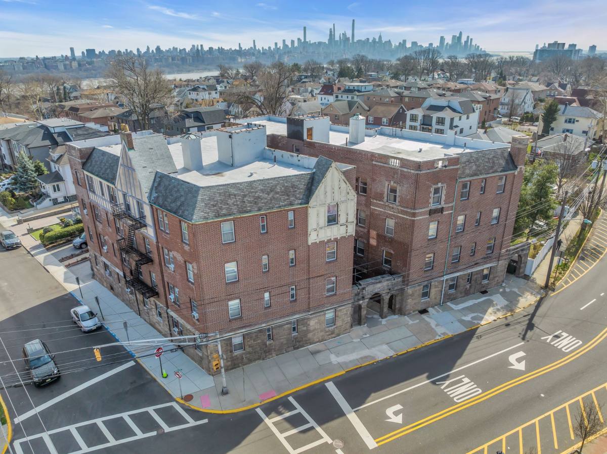 Apartment for rent at 658-660 Palisade Ave, Cliffside Park, NJ 07010